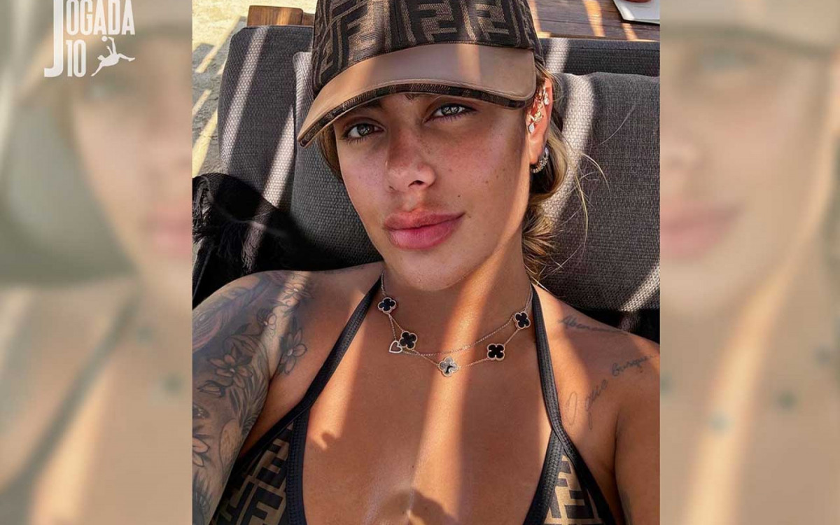 Irm&atilde; de Neymar, Rafaella Santos &eacute; elogiada ap&oacute;s fotos de biqu&iacute;ni