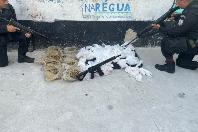 Operação no Complexo de Israel fecha escolas e afeta serviços de saúde