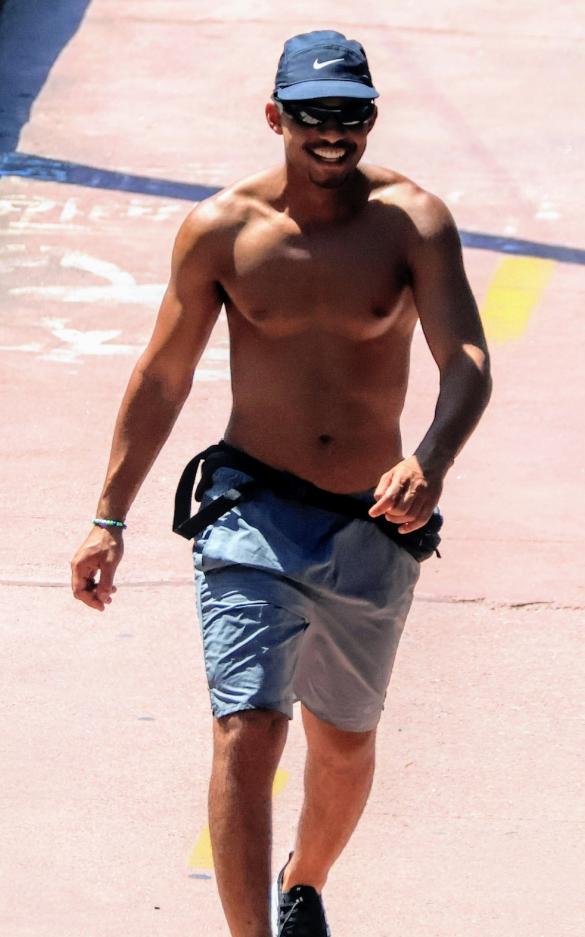 Juan Paiva aproveita férias de \'Renascer\' para cuidar do físico