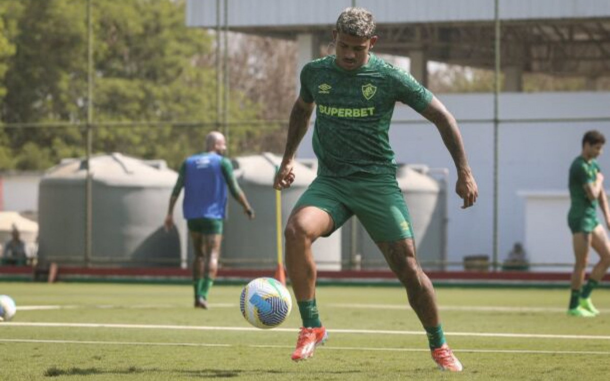 John Kennedy fica fora do jogo do Fluminense contra o Juventude