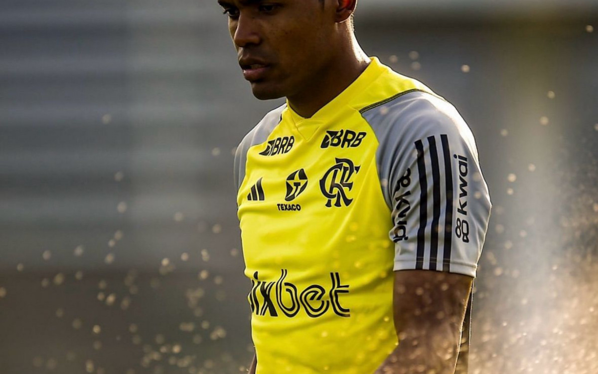 Alex Sandro em treino do Flamengo - Marcelo Cortes/CRF