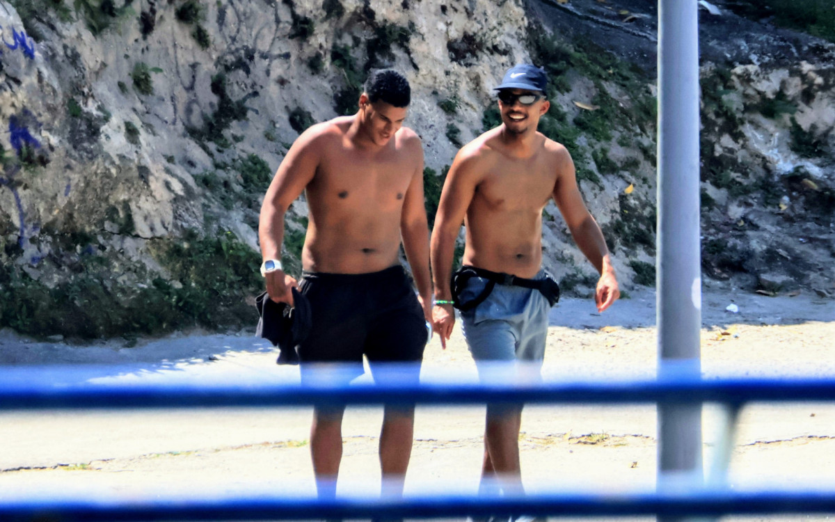 Juan Paiva aproveita férias de \'Renascer\' para cuidar do físico ao lado do irmão, Ryan Paiva
