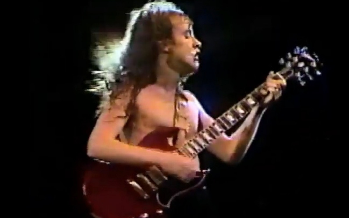 Na primeira edição, em 1985, o guitarrista Angus Young se animou com a performance do AC/DC e abaixou as calças diante de mais de 200 mil pessoas. A galera foi ao delírio e a imprensa brasileira, no dia seguinte, rebatizou o roqueiro para Ânus Young