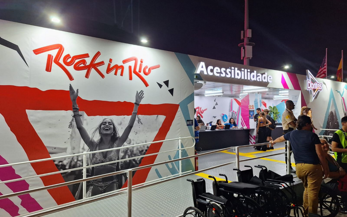 Central Acreditando, um centro integrado de reabilitação que está prestando serviço no festival - Luiz Maurício Monteiro / Agência O Dia