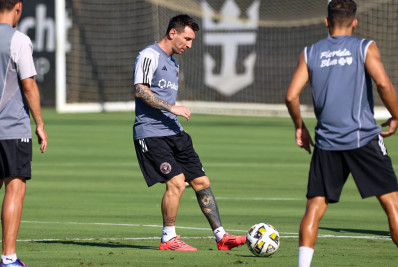 Recuperado de lesão, Messi volta a campo neste sábado