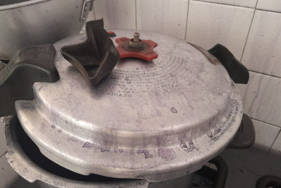 Panela de pressão explode em cozinha de escola municipal na Zona Oeste