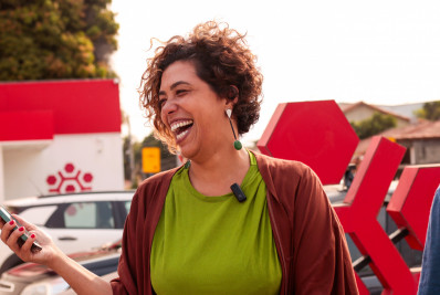 Gregório Duvivier declara apoio à candidatura de Talíria Petrone