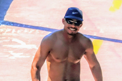 Juan Paiva aproveita férias de 'Renascer' para cuidar do físico ao lado do irmão