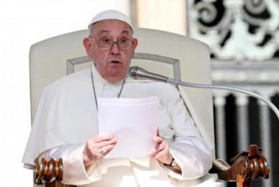 Papa é questionado sobre a 'invisibilidade' e o papel das mulheres na sociedade