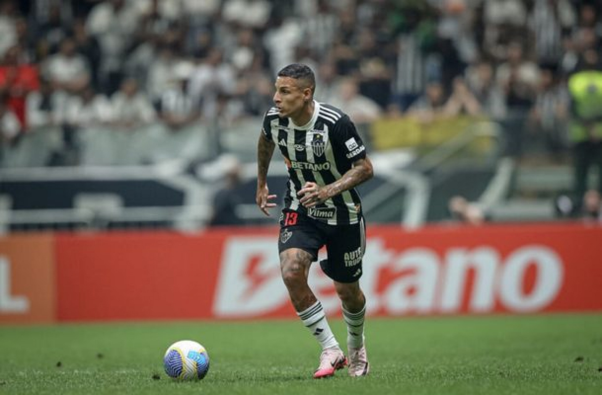 Arana detalha rotina intensa para ajudar o Atlético após a seleção: &#8216;Dormi apenas 50 minutos&#8217;