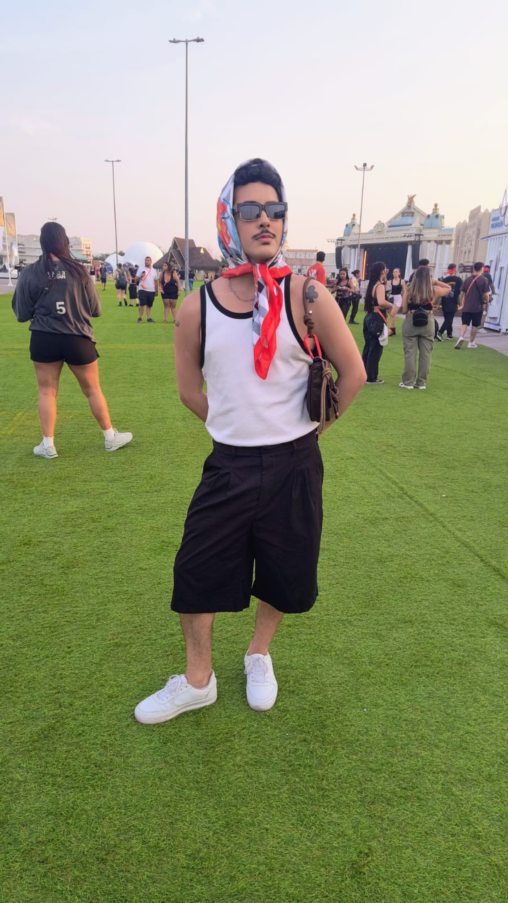 Murilo Henrique, apostou no len&ccedil;o para curtir o primeiro dia de Rock in Rio - Marcela Ribeiro / Ag&ecirc;ncia O Dia