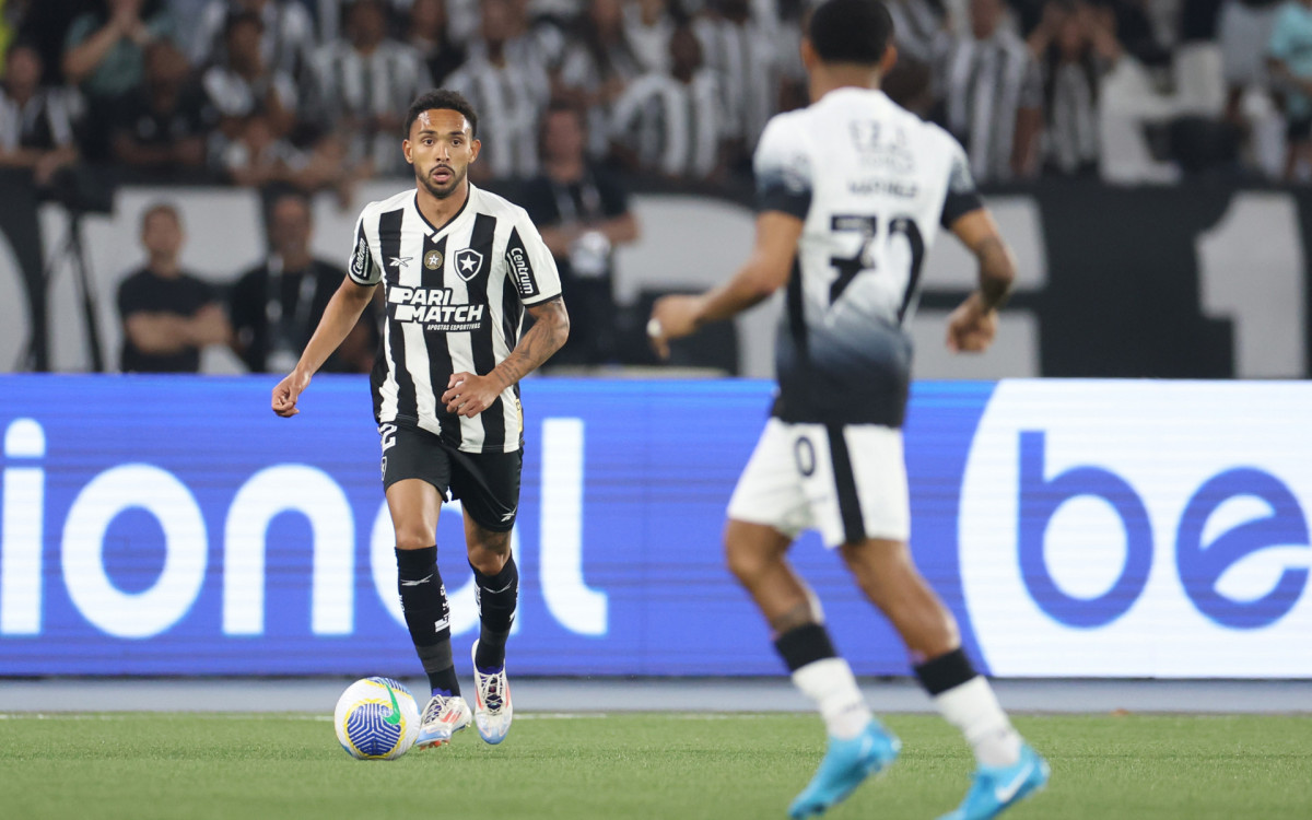 Lance do jogo entre Botafogo e Corinthians