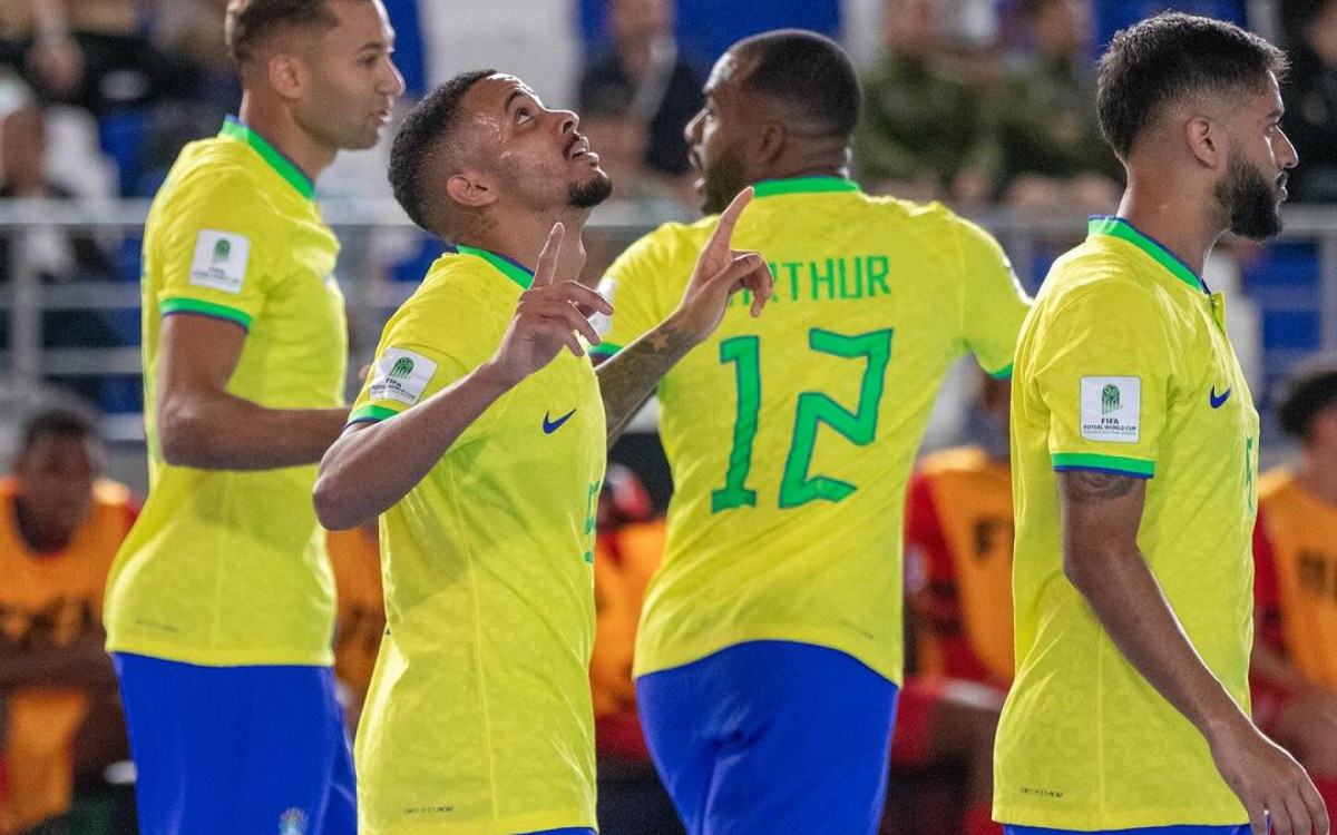 Camisa 5 do Brasil, Neguinho comemora o seu gol em vitória sobre Cuba na estreia da Copa do Mundo