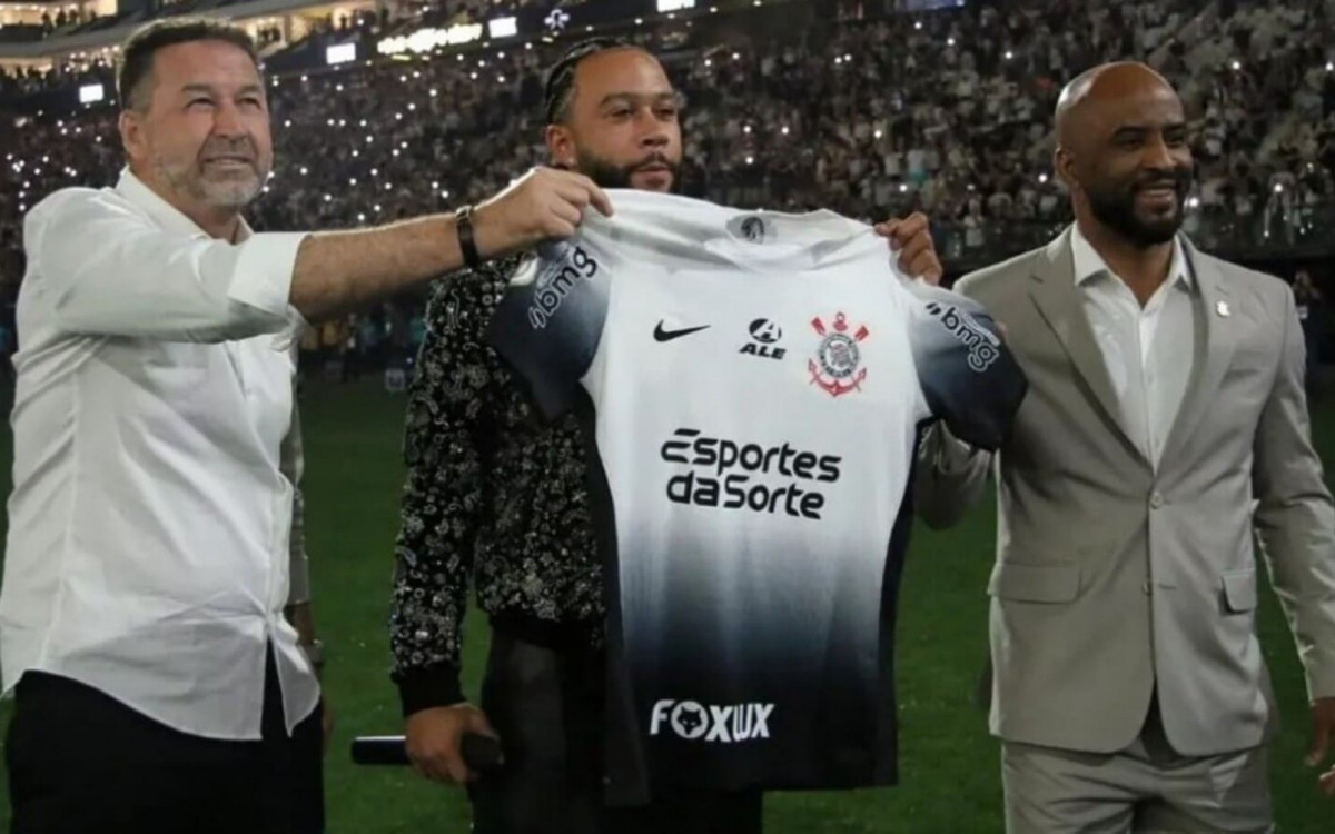 Quando Memphis Depay estar&aacute; em condi&ccedil;&otilde;es ideais para estrear?