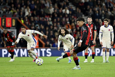 Vídeo: Evanilson perde pênalti em derrota para o Chelsea no Inglês