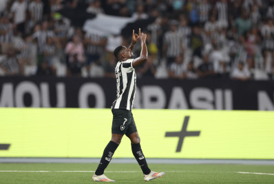 Luiz Henrique, do Botafogo, é eleito o melhor jogador do Brasileirão em agosto