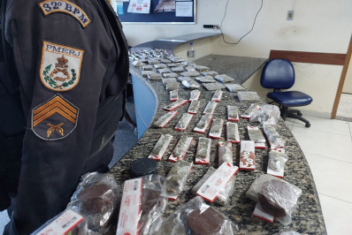 Polícia Militar de Rio das Ostras apreende 90 buchas de maconha escondidas em obra no Cidade Beira Mar