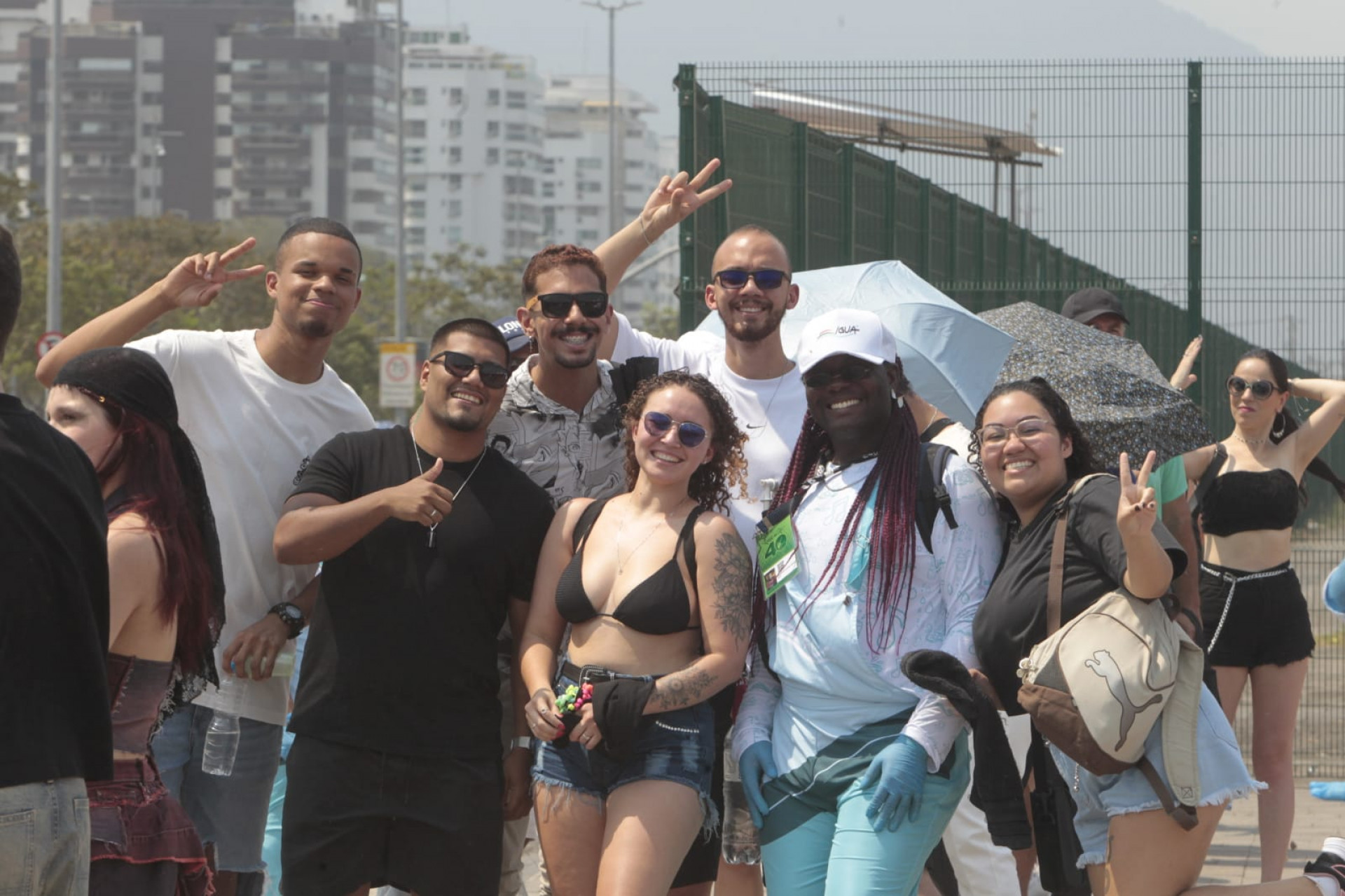 Fãs se protegem do calor como podem - Reginaldo Pimenta / Agência O Dia
