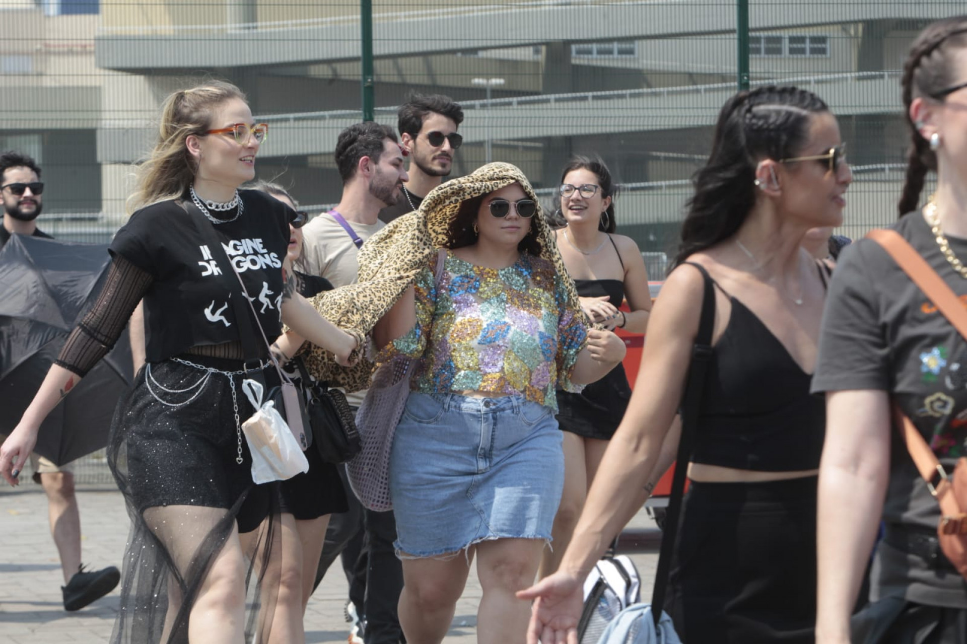 Fãs se protegem do calor como podem - Reginaldo Pimenta / Agência O Dia