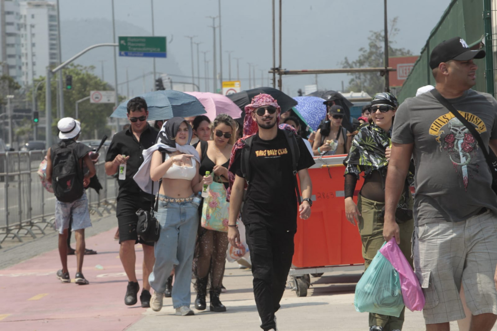 Fãs se protegem do calor como podem - Reginaldo Pimenta / Agência O Dia