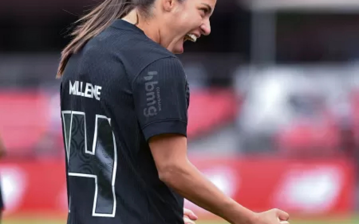 Milene comemora o primeiro gol do Timão