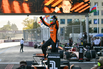 GP do Azerbaijão: Piastri segura Leclerc e vence corrida marcada por acidente na penúltima volta