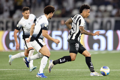 Botafogo x Corinthians: confusão com uniformes atrasa início do jogo
