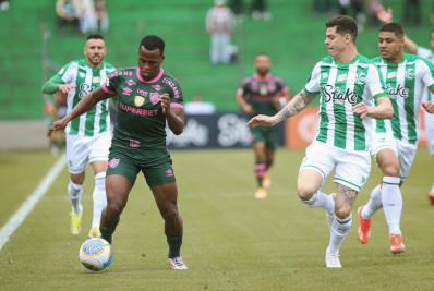 Fluminense leva virada relâmpago no segundo tempo e perde para o Juventude