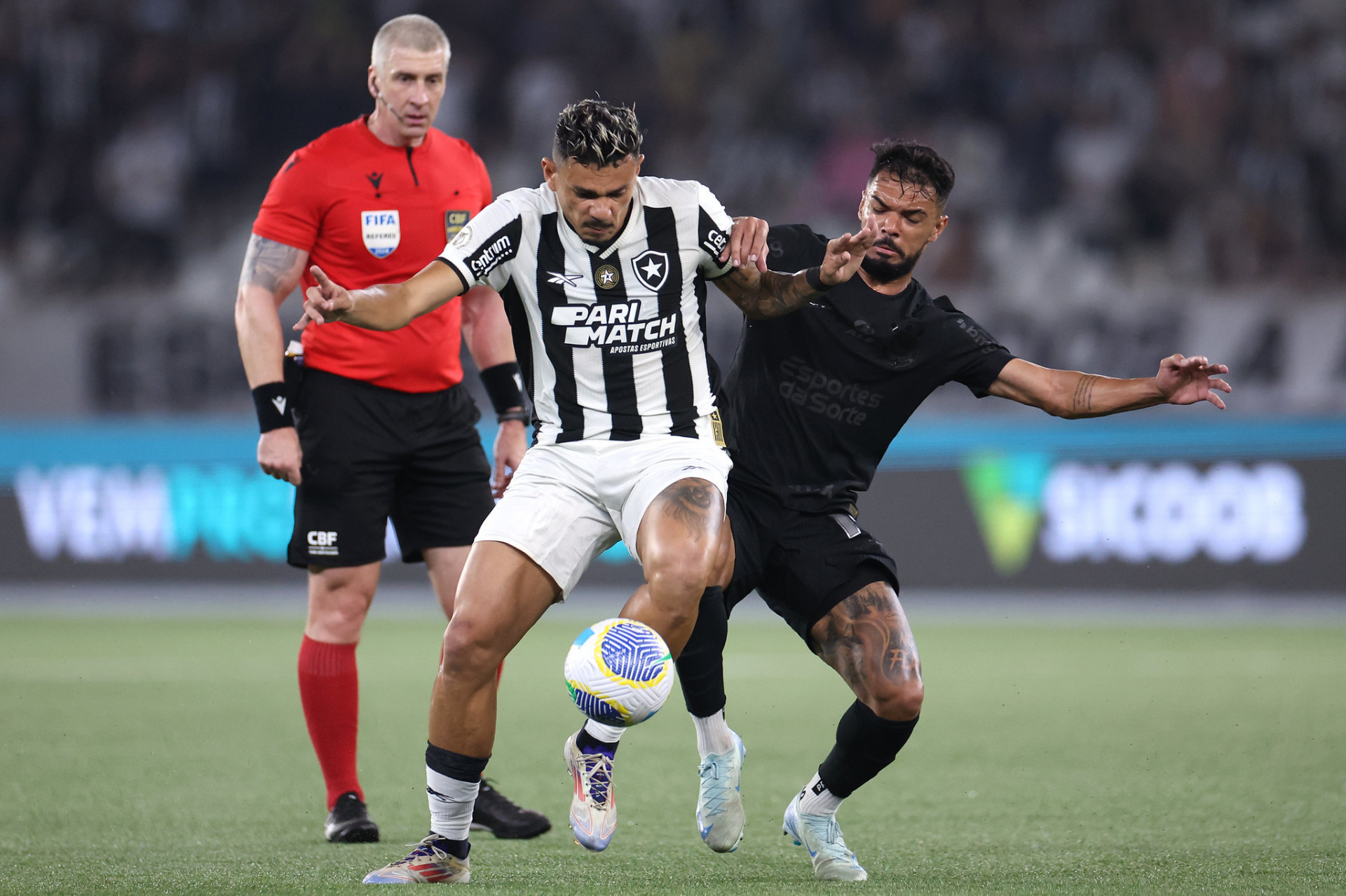 Botafogo e Corinthians trocaram os uniformes no segundo tempo - Vítor Silva/Botafogo