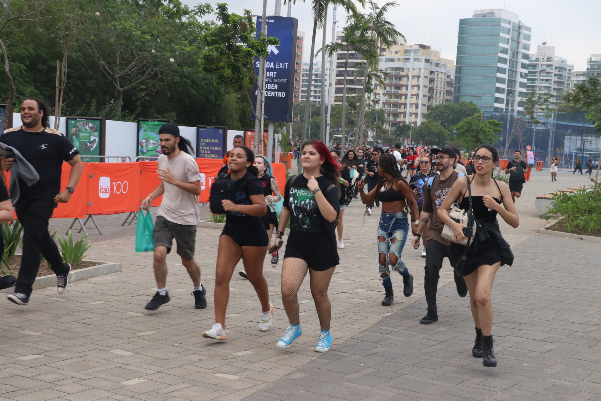 Terceira abertura de portões também tem correria  - AgNews