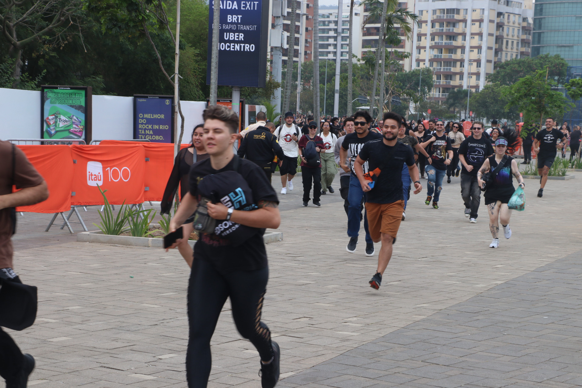 Terceira abertura de portões também tem correria  - AgNews