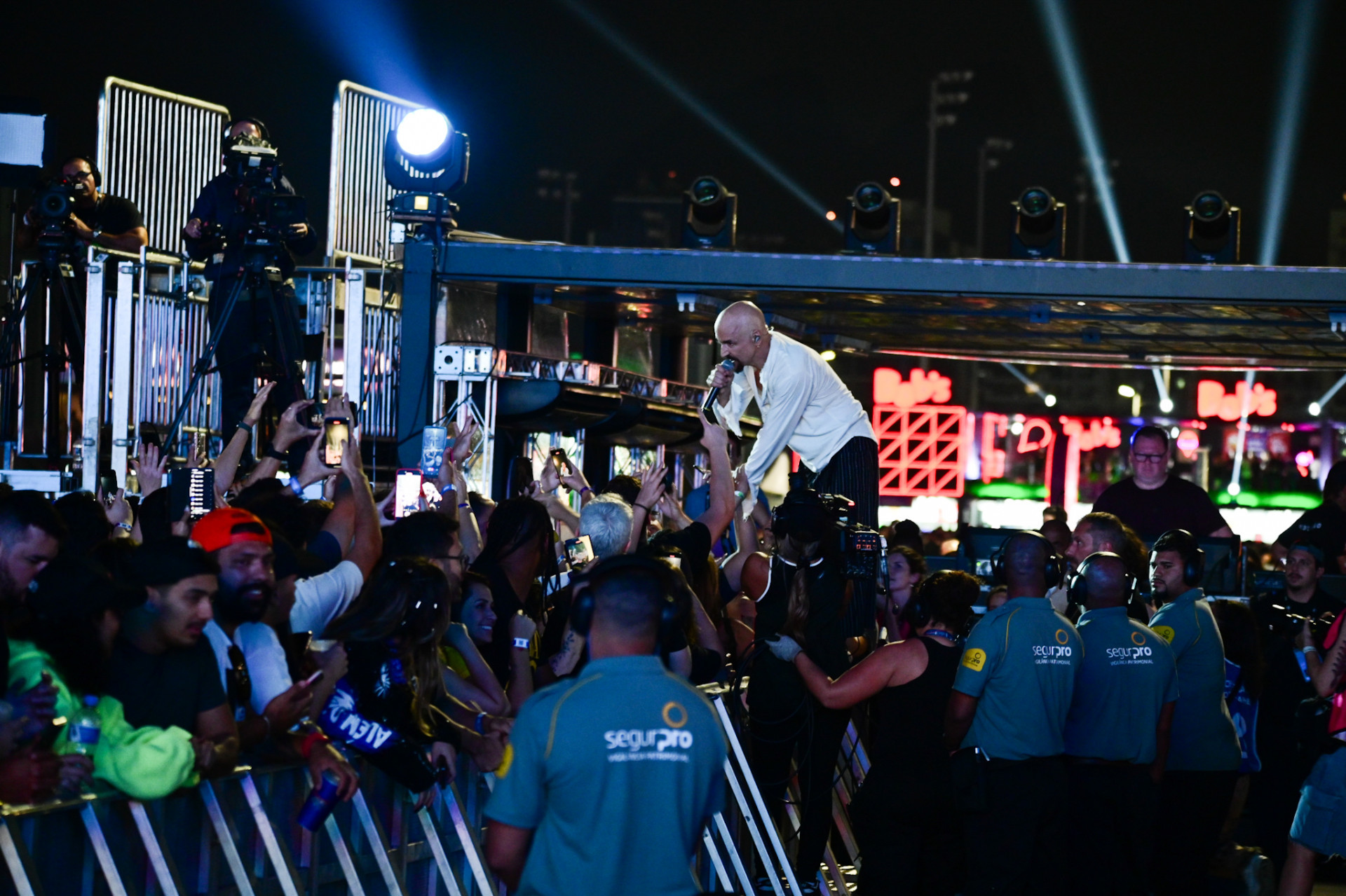 Banda James cativou o público no Palco Sunset - Natália Rampinelli/ AgNews