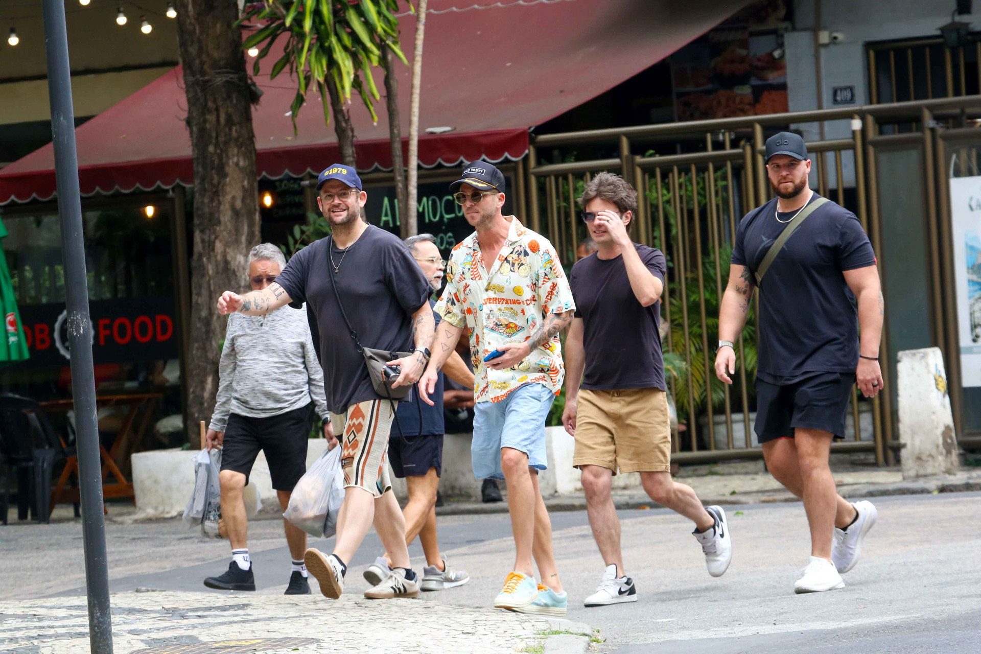 Ryan Tedder, do One Republic, passeia por Copacabana e Ipanema - JC Pereira / AgNews