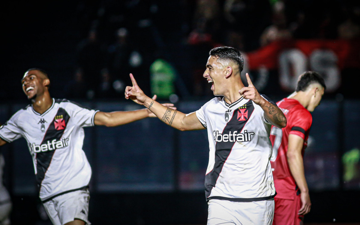 Puma celebra gol marcado em vitória do Vasco