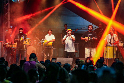 Grupo Bom Gosto toca seus grandes sucessos no 'Projeto Canta Belford Roxo'
