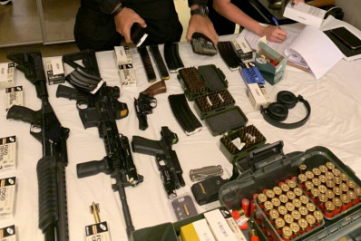 Homem é preso após divulgar vídeo de relação íntima com vítima; polícia encontra arsenal na casa do suspeito