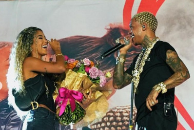Rock in Rio: MC Poze do Rodo pede Vivi Noronha em casamento e recebe filhos no palco