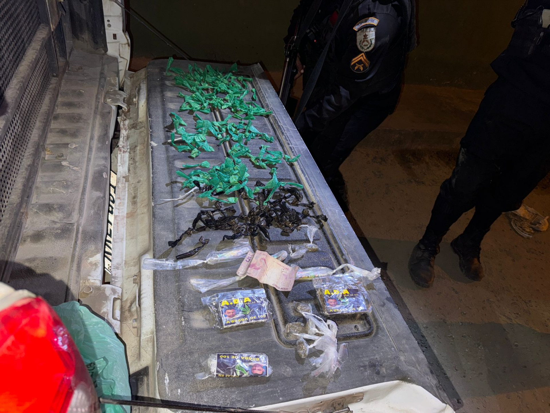 Polícia Militar apreende drogas e prende suspeito em ação no bairro Virgem Santa - Foto: Divulgação