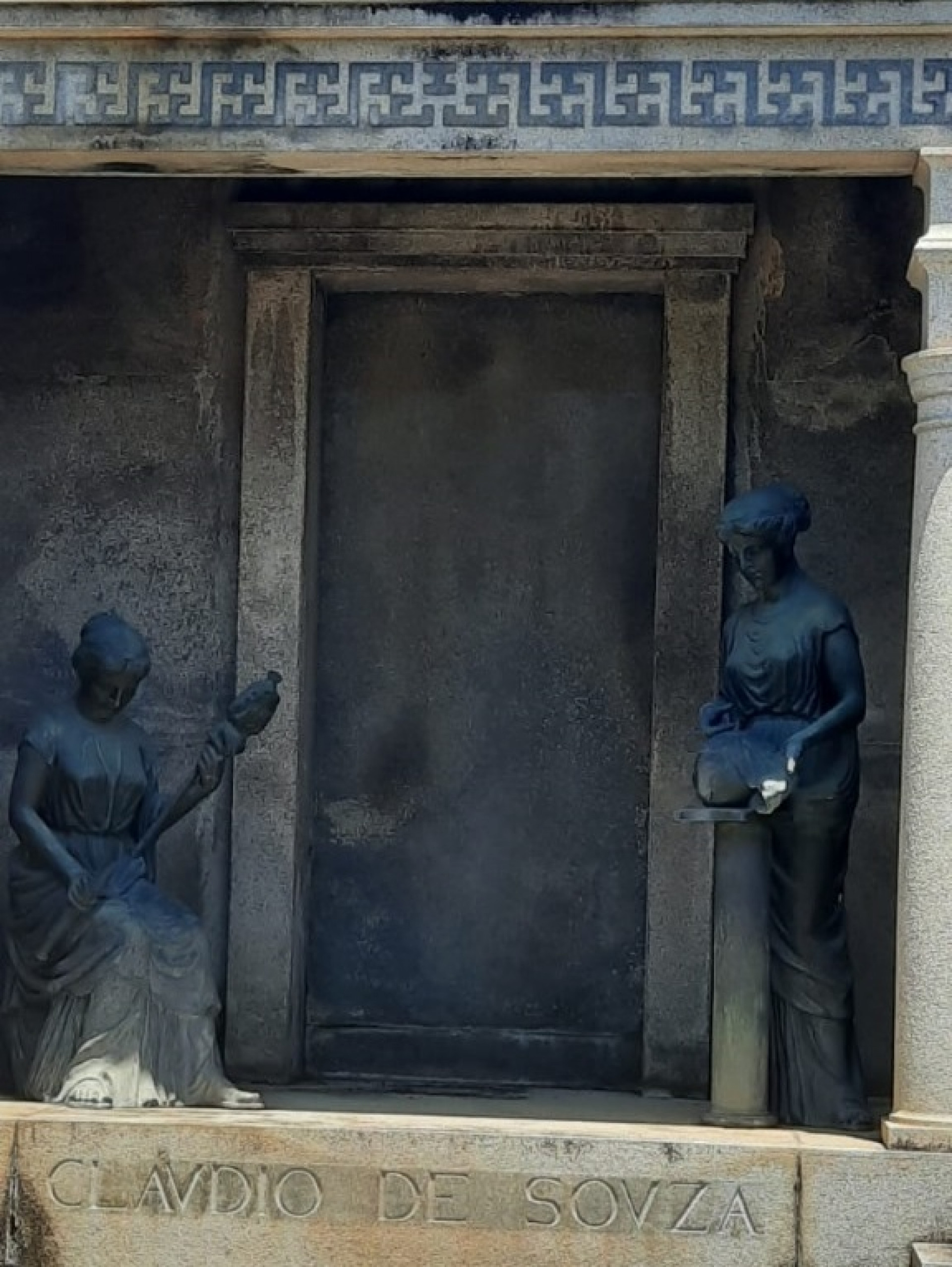 O túmulo sem a estátua - Arquivo pessoal/Regina Bustamante