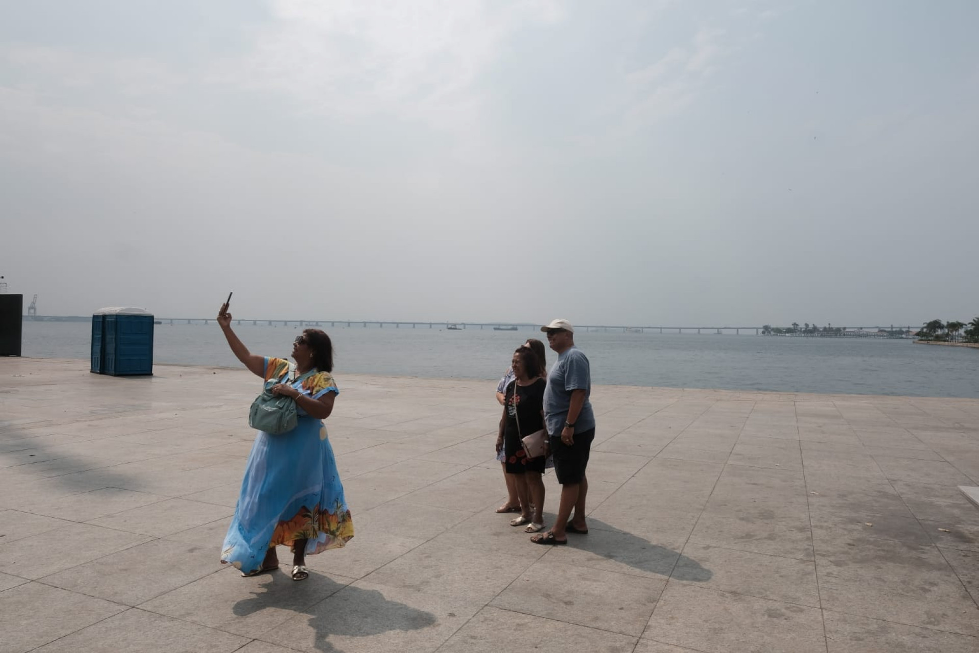 Céu encoberto e muito vento na Praça Mauá, em frente ao Museu do Amanhã, na Zona Portuária do Rio - Pedro Teixeira/ Agência O Dia