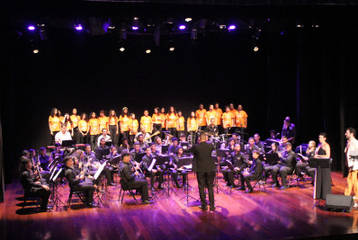 Aprendiz Musical lota Teatro Popular com o espetáculo Paisagens Sonoras: Músicos Pintores da MPB