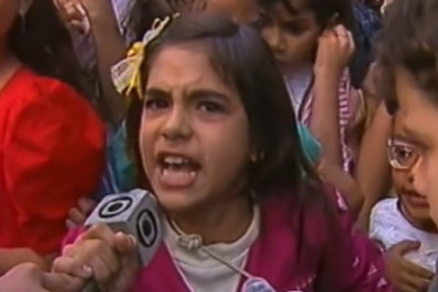 Cena de fã mirim esbravejando contra o 'Xou da Xuxa' em documentário viraliza nas redes