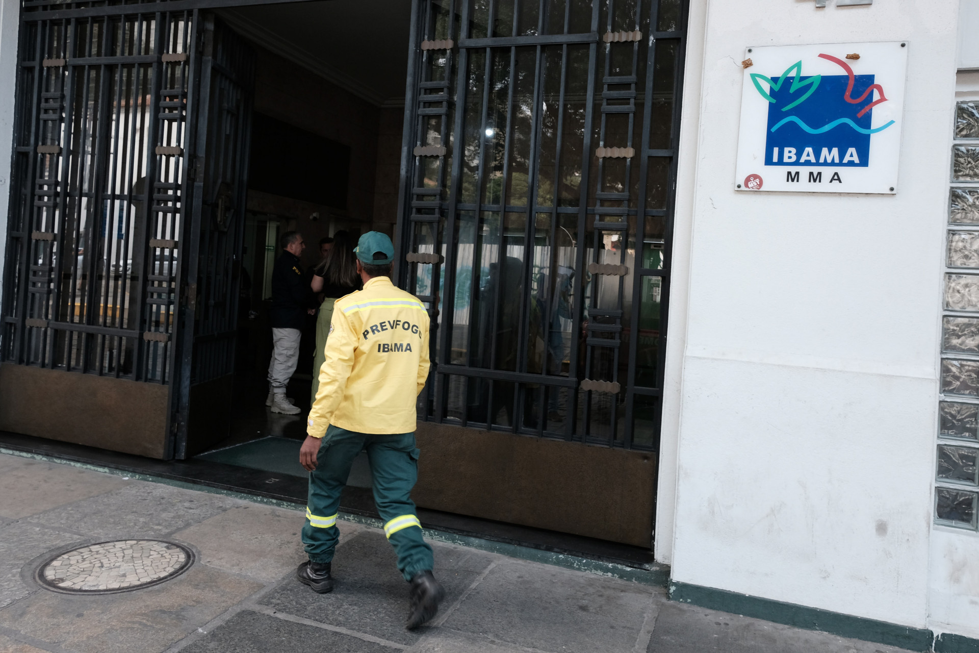 &Oacute;rg&atilde;os federais e estaduais se reuniram na sede do Ibama para debater os inc&ecirc;ndios florestais - Pedro Ivo/Ag&ecirc;ncia O Dia