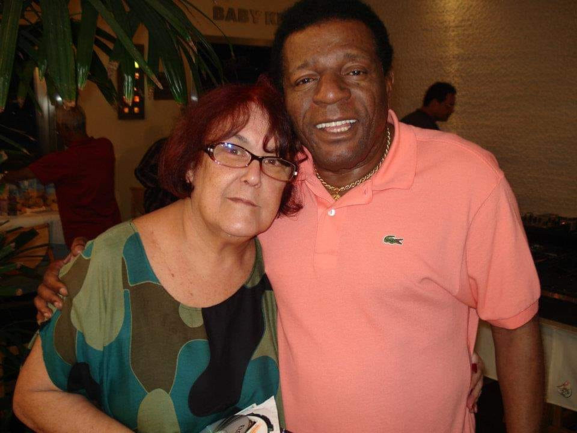 Biá com o cantor e compositor Almir Guineto - Reprodução / Facebook