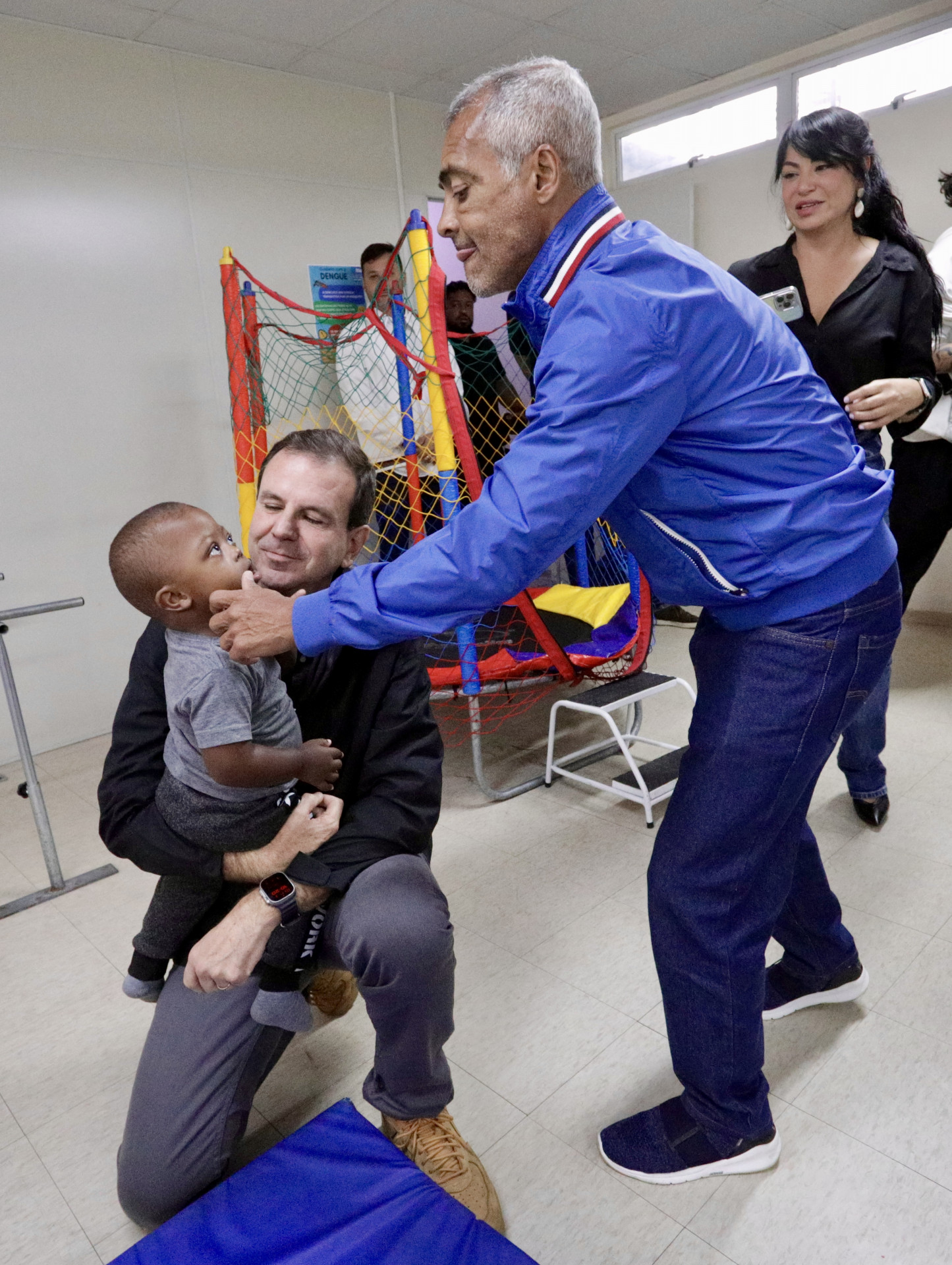 Eduardo Paes e senador Romário durante visita ao Centro de Referência da Pessoa com Deficiência Mato Alto -Jacarepaguá - Divulgação