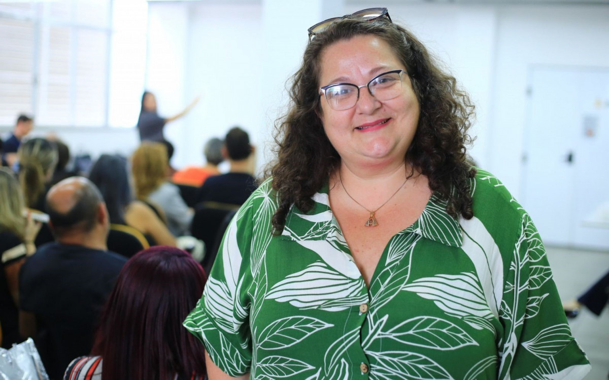 A orientadora pedagógica da Escola Municipal Arthur Araújo Lula da Silva, Rosângela Montozo, participou da formação