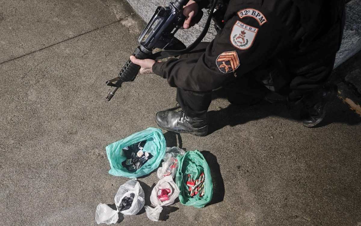 Drogas apreendidas pela PM durante operação contra o tráfico no bairro Cidade Praiana