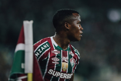 Fluminense acerta renovação de contrato com Jhon Arias, diz TV
