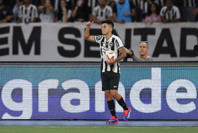 Almada reafirma sonho de jogar na Europa e não sabe se fica no Botafogo em 2025