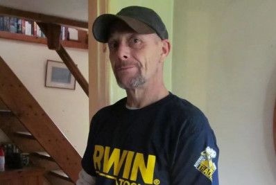 Morte sinistra! Homem morre ao tentar cortar hambúrguer